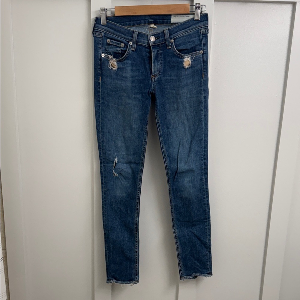 Stylish Blue Distressed Women Jeans